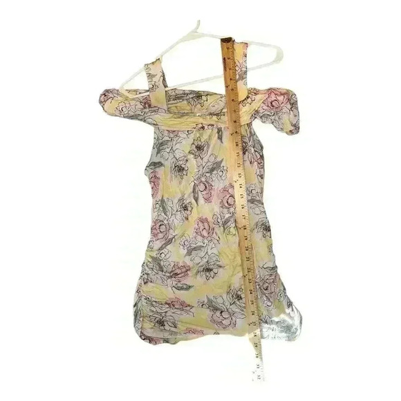 Motherhood Maternity Yellow Floral Cold Shoulder Top, Medium - Picture 6 of 6